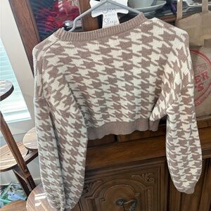 Altar'd State Cropped Houndstooth Sweater - Cream & Tan